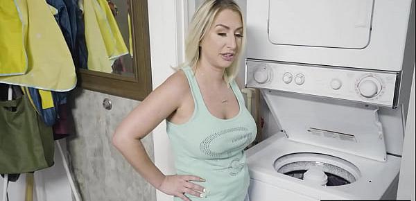 trendsFrustrated stepmom MILF Quinn Waters was naggin about the laundry